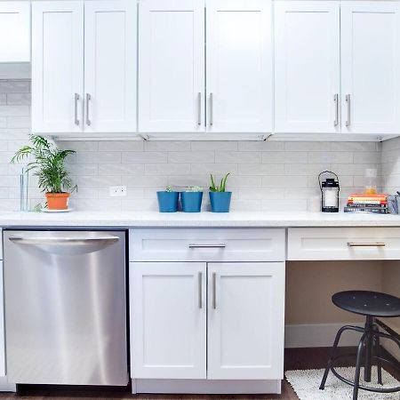 Gorgeous 2Br Condo W Parking Patio Coffee! Calgary Bagian luar foto