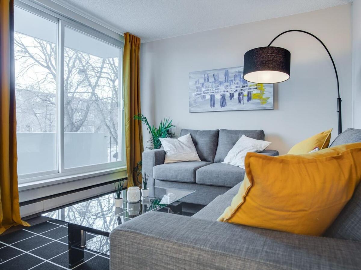 Gorgeous 2Br Condo W Parking Patio Coffee! Calgary Bagian luar foto