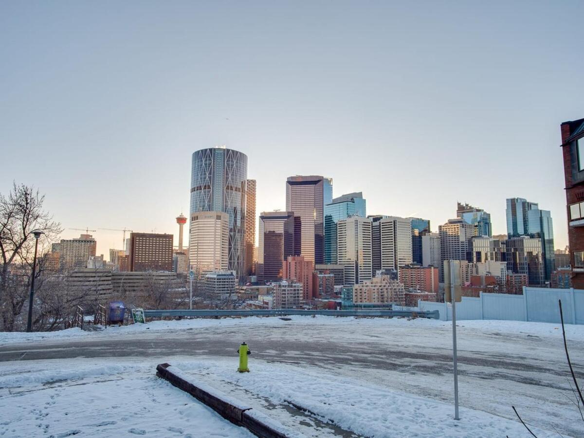 Gorgeous 2Br Condo W Parking Patio Coffee! Calgary Bagian luar foto