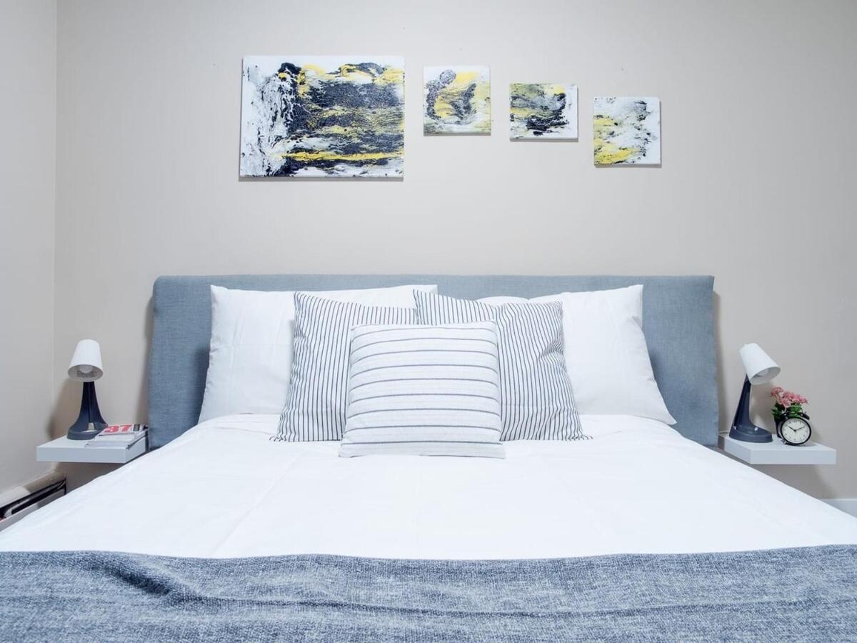 Gorgeous 2Br Condo W Parking Patio Coffee! Calgary Bagian luar foto