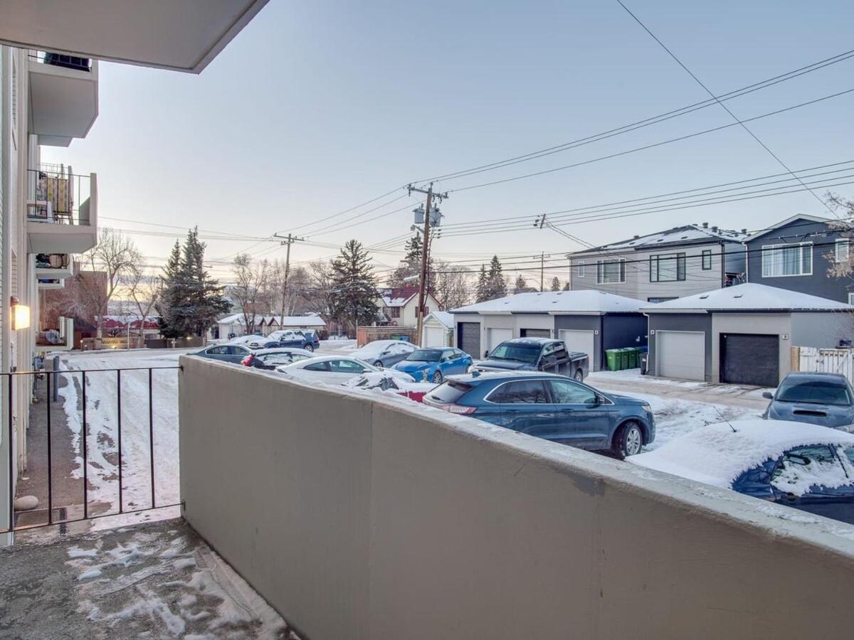 Gorgeous 2Br Condo W Parking Patio Coffee! Calgary Bagian luar foto