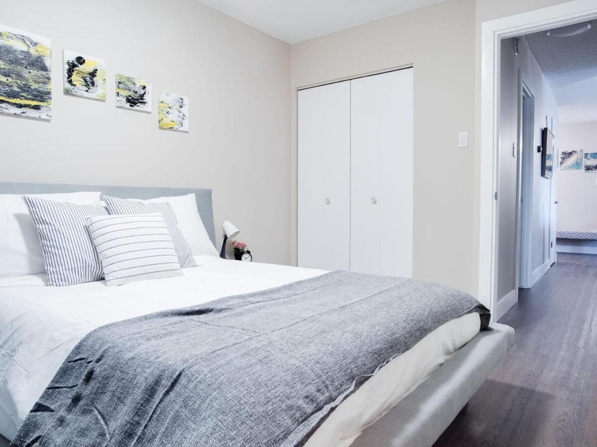 Gorgeous 2Br Condo W Parking Patio Coffee! Calgary Bagian luar foto